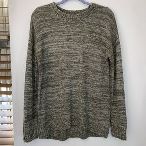Comfy baggy Kensie sweater with zip sleeves